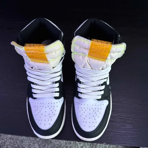 Air Jordan 1 Retro High OG GS 'Volt Gold'